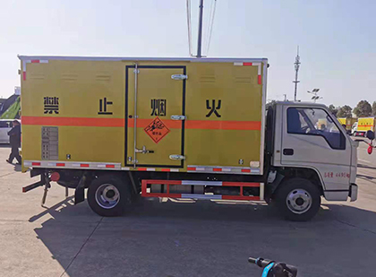 易县爆破器材运输车工人安全操作规范与智能技术保障